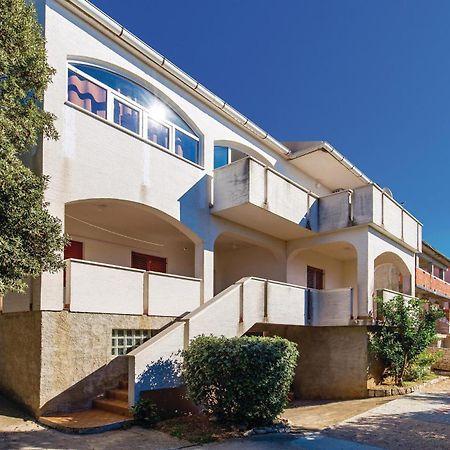 Lovely Apartment In Mandre With Wifi מראה חיצוני תמונה