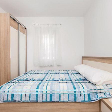 Lovely Apartment In Mandre With Wifi מראה חיצוני תמונה