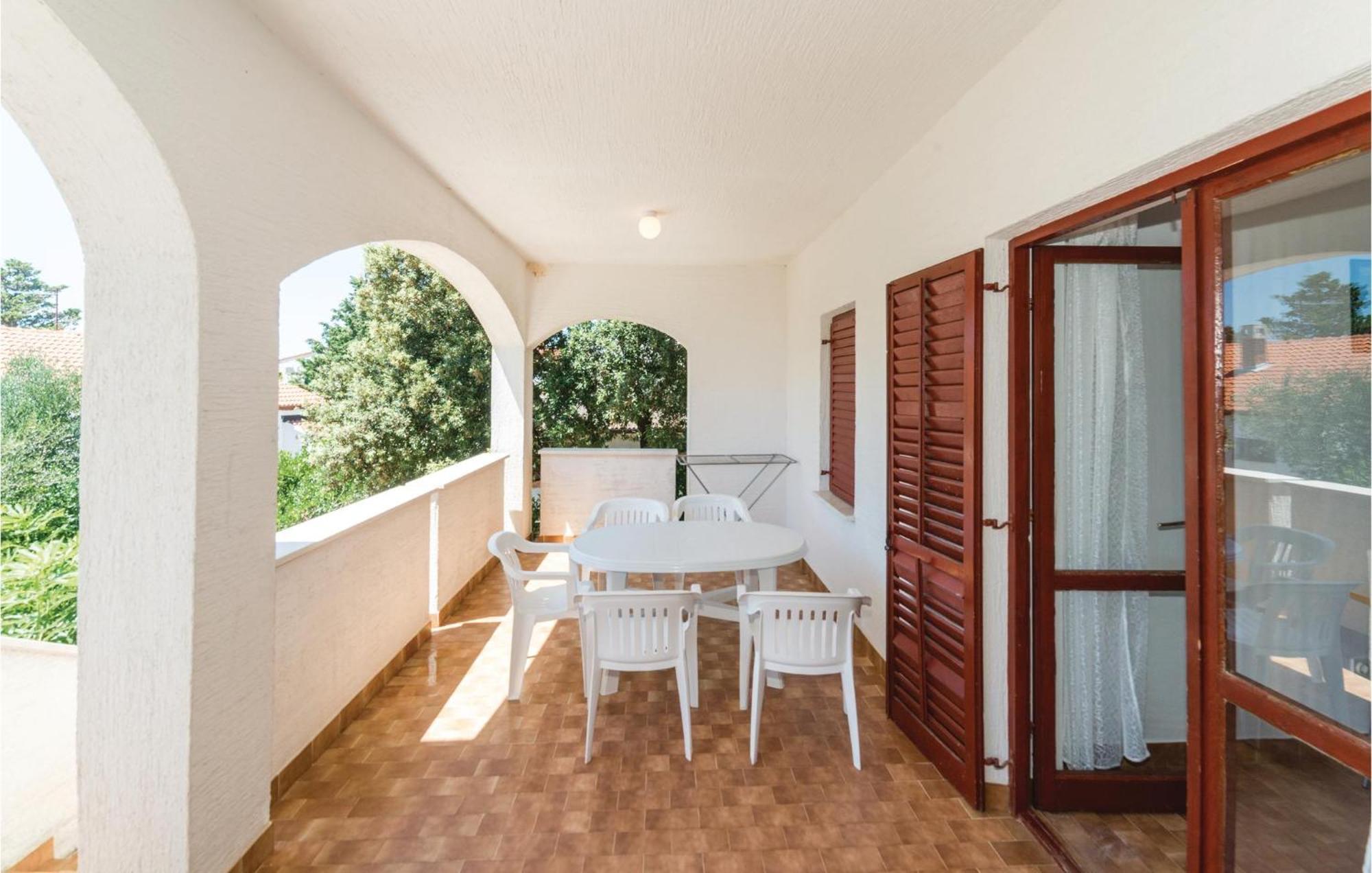 Lovely Apartment In Mandre With Wifi מראה חיצוני תמונה
