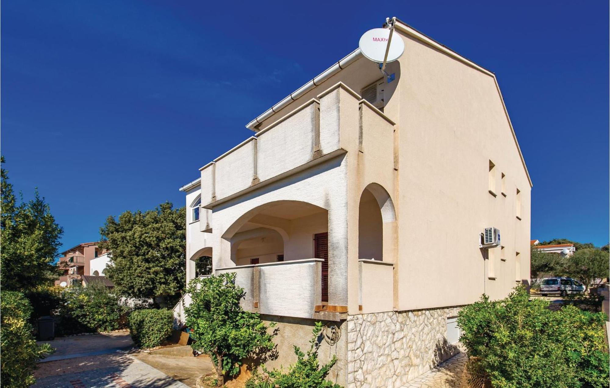 Lovely Apartment In Mandre With Wifi מראה חיצוני תמונה