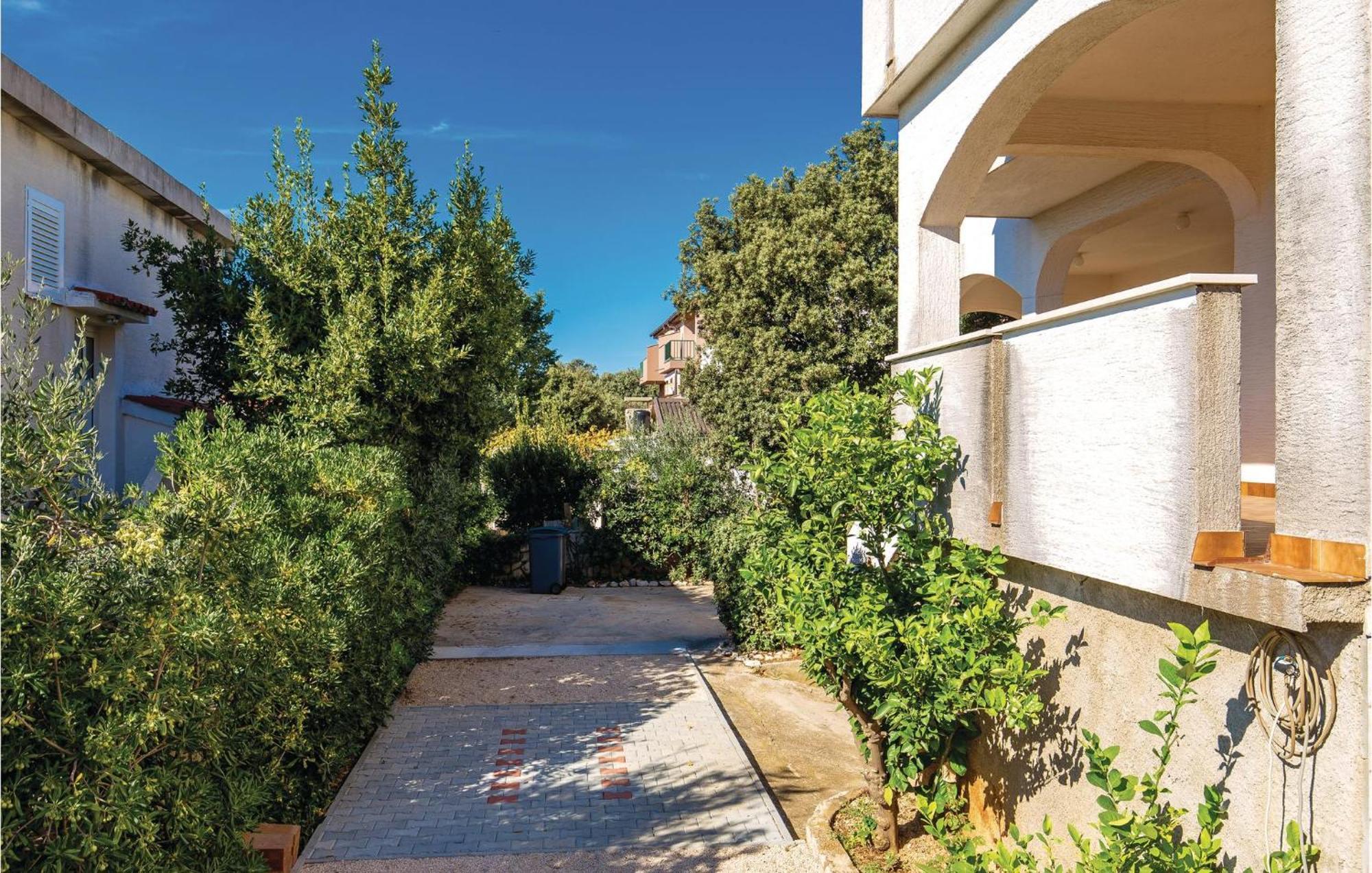 Lovely Apartment In Mandre With Wifi מראה חיצוני תמונה