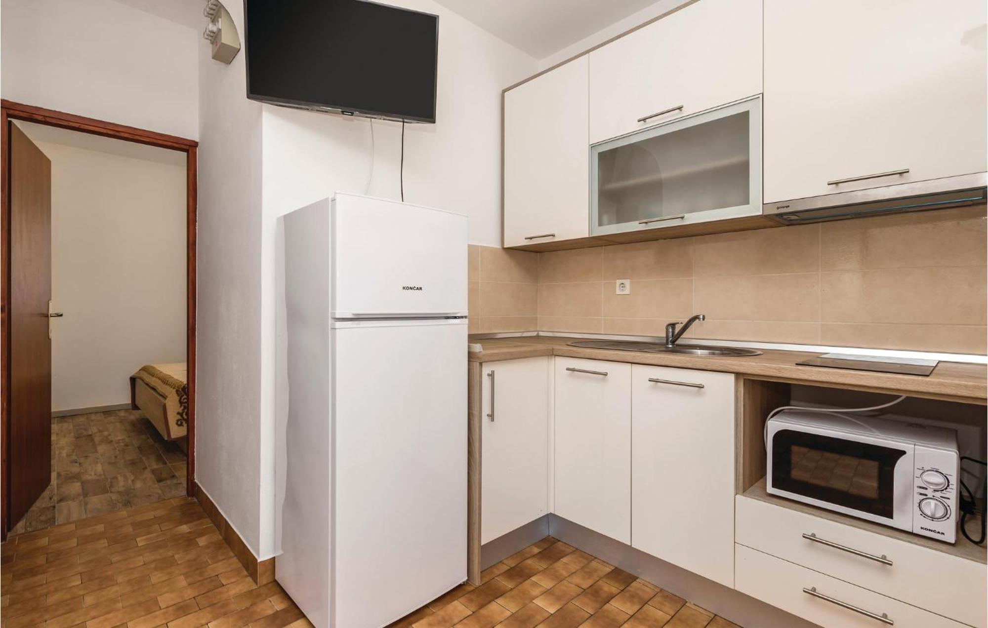 Lovely Apartment In Mandre With Wifi מראה חיצוני תמונה