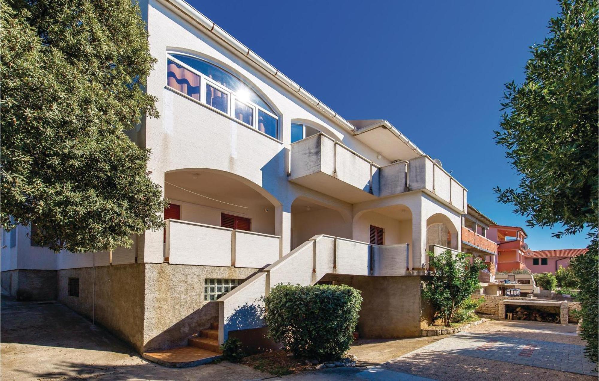 Lovely Apartment In Mandre With Wifi מראה חיצוני תמונה