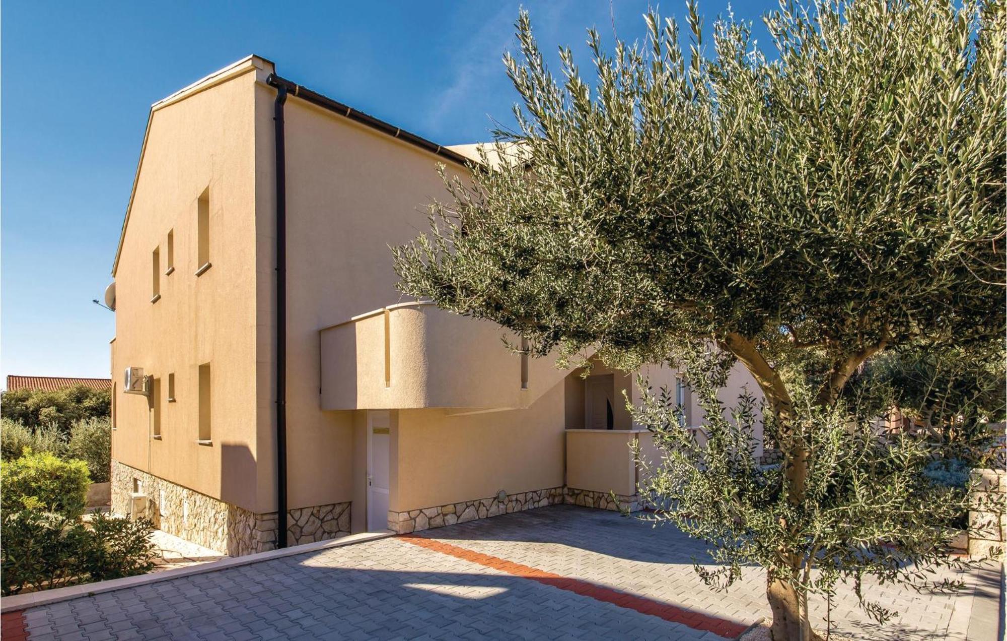 Lovely Apartment In Mandre With Wifi מראה חיצוני תמונה