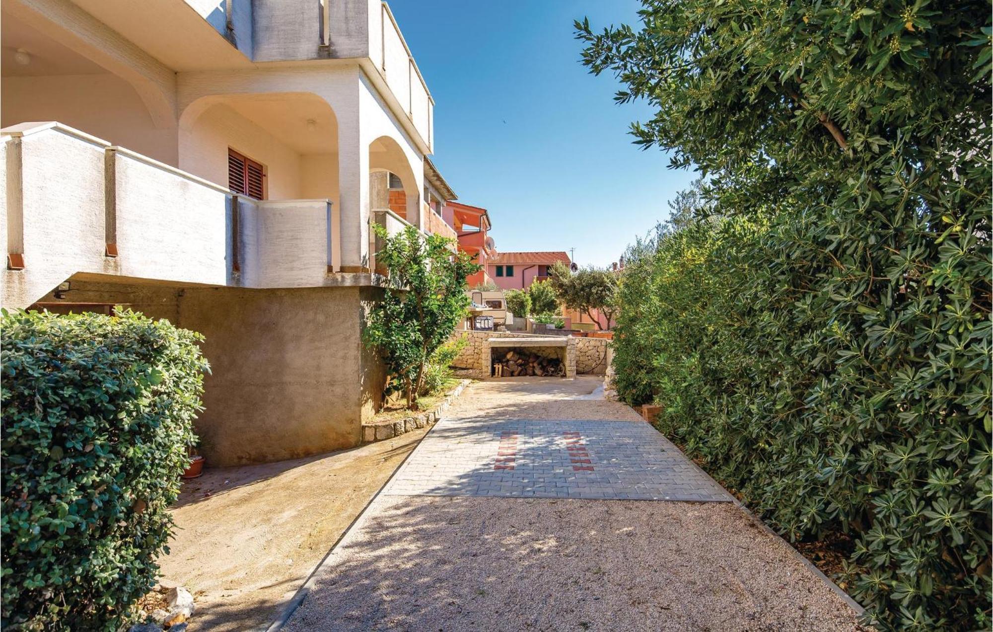 Lovely Apartment In Mandre With Wifi מראה חיצוני תמונה